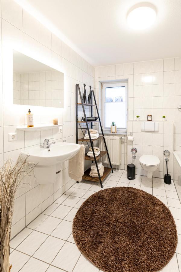 Inhome: Garten - Terrasse - Parkplatz - Netflix Appartement